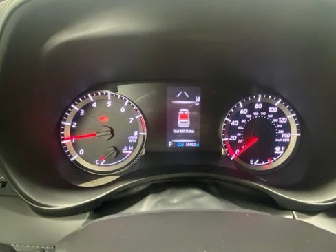 Used 2021 Toyota Highlander LE AWD/4WD image 17