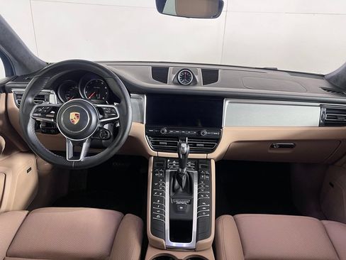 Certified 2020 Porsche Macan Turbo AWD/4WD image 22