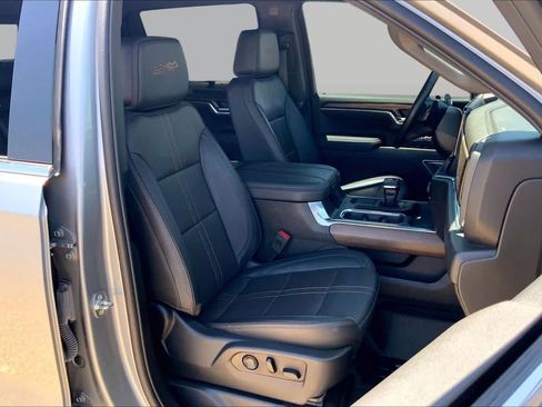 Used 2024 Chevrolet Silverado 1500 High Country w/ High Country Premium Package AWD/4WD image 9