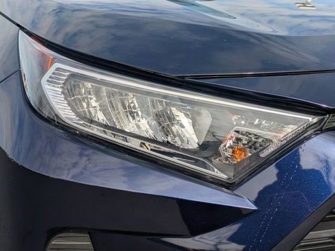 Used 2019 Toyota RAV4 XLE Premium image 10