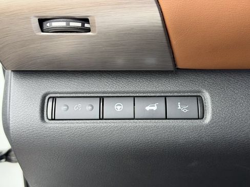Used 2024 Nissan Pathfinder Platinum w/ Cargo Package FWD image 9