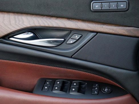 Used 2020 Cadillac Escalade ESV Premium Luxury image 29