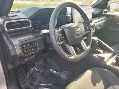 Used 2025 Toyota Tacoma TRD Off-Road w/ TRD Off Road Upgrade Package AWD/4WD image 13