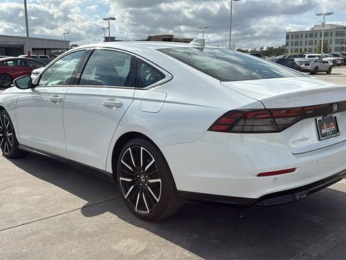 Used 2023 Honda Accord Touring image 5