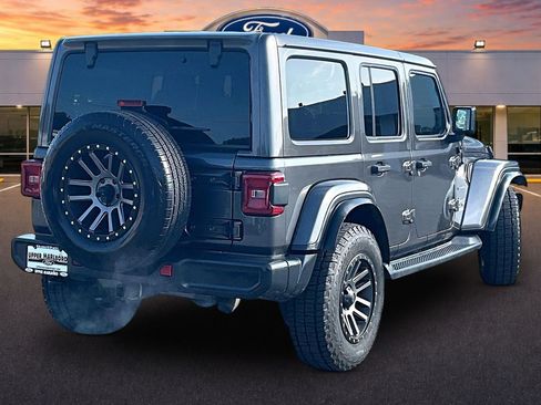Used 2018 Jeep Wrangler Unlimited Sahara AWD/4WD image 10