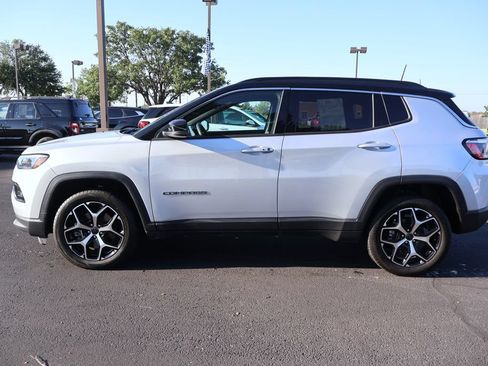 Used 2025 Jeep Compass Limited AWD/4WD image 2