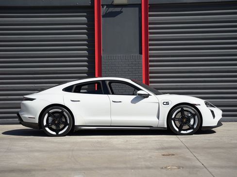 Used 2023 Porsche Taycan image 10