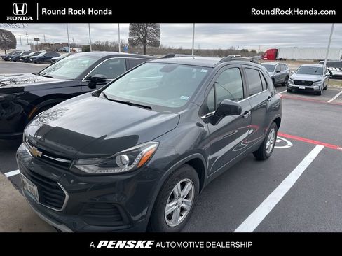 Used 2018 Chevrolet Trax LT w/ LT Convenience Package image 1