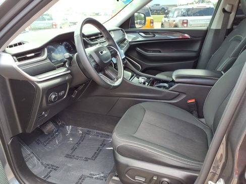 Used 2021 Jeep Grand Cherokee L Laredo w/ Luxury Tech Group I AWD/4WD image 11