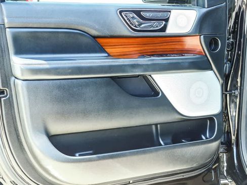 Used 2019 Lincoln Navigator L Reserve AWD/4WD image 17
