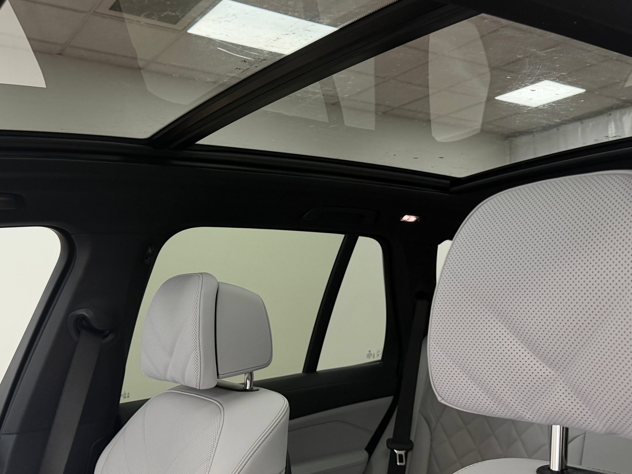 Used 2026 BMW X5 xDrive40i w/ M Sport Package AWD/4WD image 13