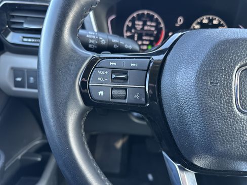 Used 2024 Honda Pilot Touring image 18