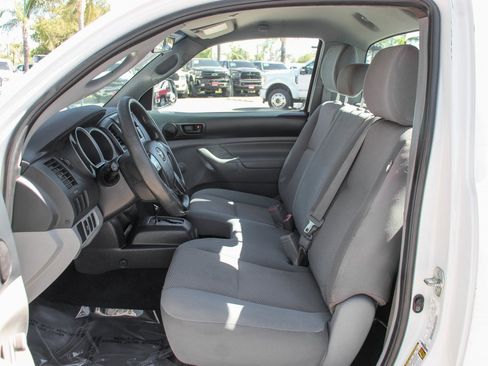 Used 2013 Toyota Tacoma Base image 16