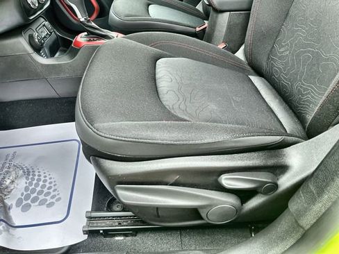 Used 2017 Jeep Renegade Trailhawk image 16