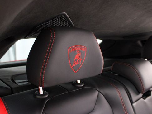 Used 2025 Lamborghini Urus SE image 40