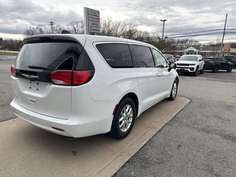 Used 2023 Chrysler Voyager LX FWD image 7