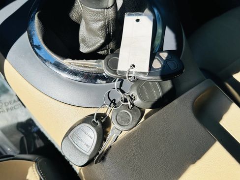 Used 2006 Pontiac Solstice Convertible w/ Premium Package image 17