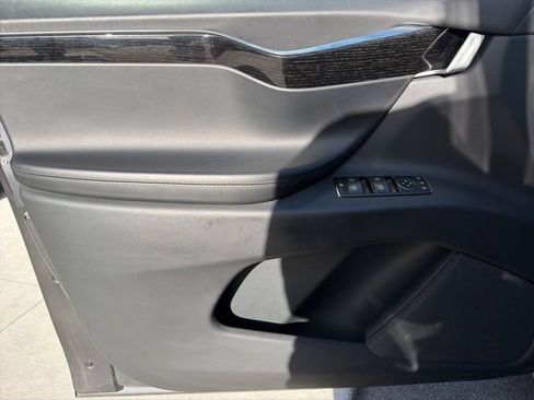 Used 2018 Tesla Model X 75D AWD/4WD image 22