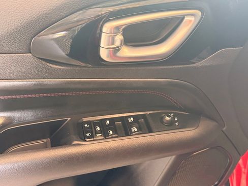 Used 2025 Jeep Compass Trailhawk AWD/4WD image 25