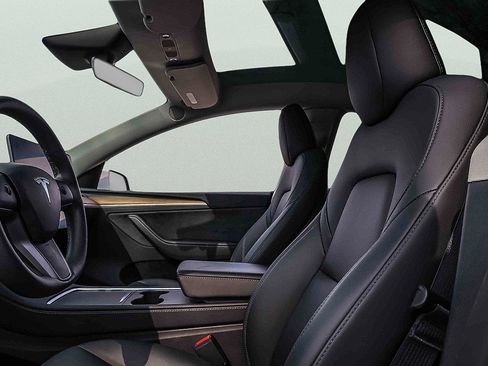 Used 2025 Tesla Model Y Long Range image 9