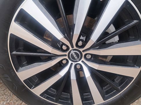 Used 2024 Nissan Pathfinder Platinum w/ Cargo Package image 26