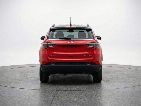 Used 2025 Jeep Compass Limited image 7