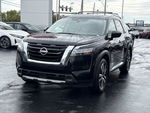 Certified 2024 Nissan Pathfinder Platinum w/ Cargo Package image 15