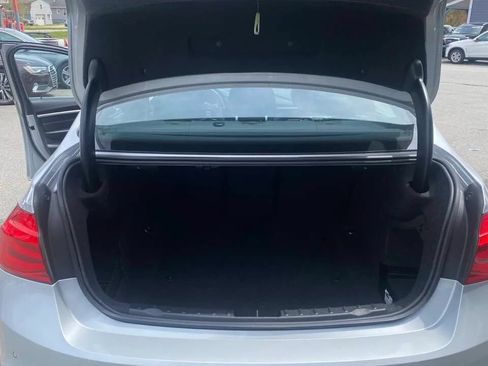 Used 2017 BMW 330i xDrive Sedan AWD/4WD image 5