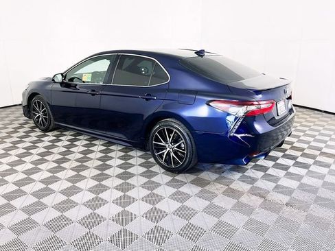 Used 2021 Toyota Camry SE FWD image 5