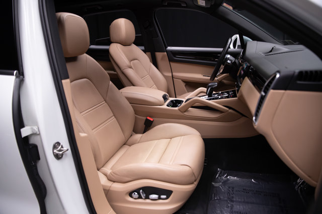 Used 2021 Porsche Cayenne AWD/4WD image 55