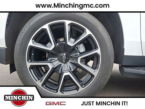 Used 2024 Chevrolet Suburban RST w/ Sport Performance Package image 34