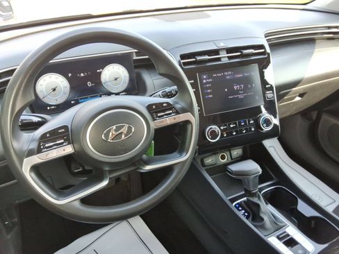 Used 2024 Hyundai Tucson SE AWD/4WD image 12