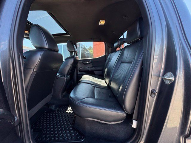 Used 2019 Toyota Tacoma SR5 AWD/4WD image 13