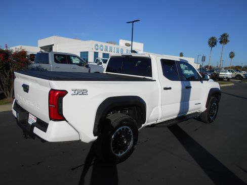 Used 2024 Toyota Tacoma Leather image 3