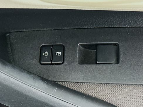 Used 2022 Toyota Corolla LE image 28