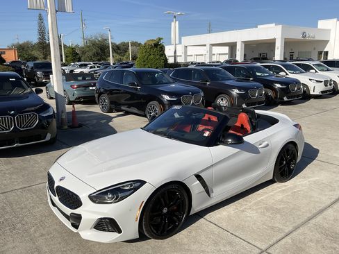 Certified 2022 BMW Z4 M40i w/ Premium Package image 8