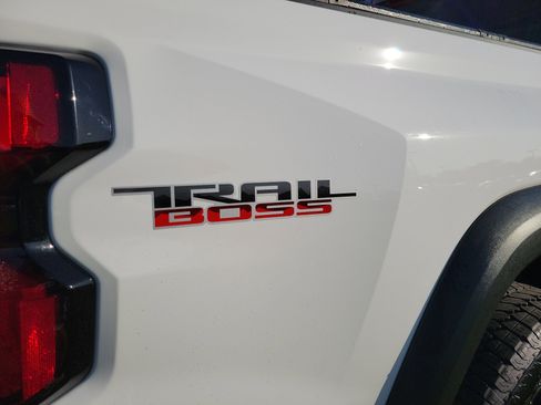 Used 2025 Chevrolet Colorado Trail Boss image 14