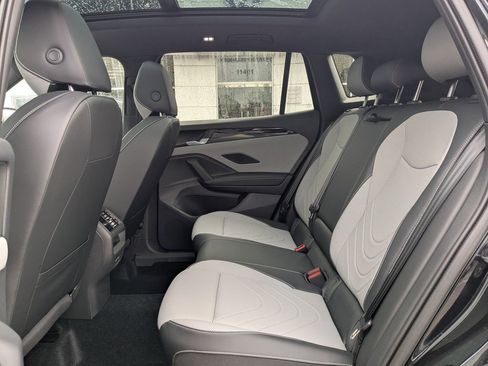 New 2026 Volkswagen Tiguan SE R-Line FWD image 4