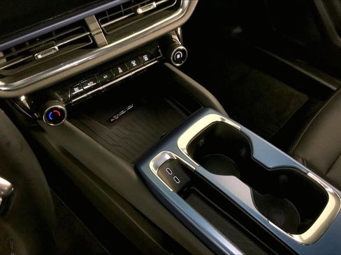 Used 2025 Chevrolet Equinox EV LT w/ Convenience Package image 17