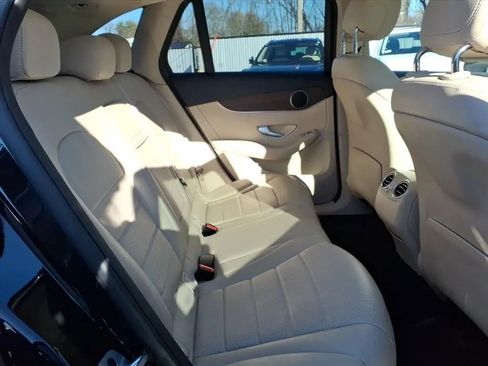 Used 2022 Mercedes-Benz GLC 300 4MATIC image 16