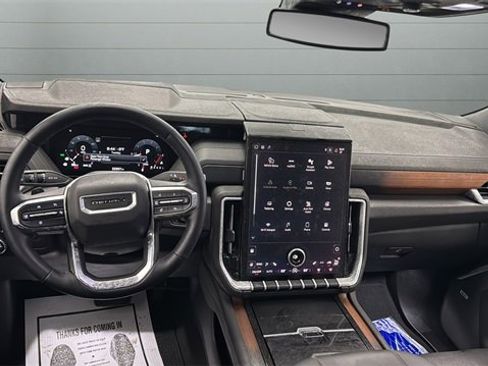 Used 2025 GMC Yukon XL Denali image 24