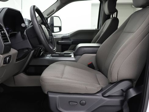 Used 2022 Ford F250 XLT w/ Black Appearance Package image 8