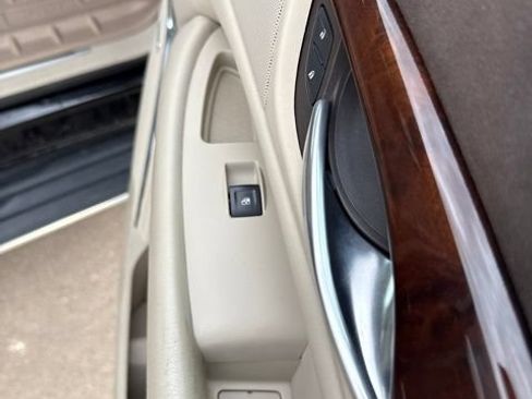 Used 2016 Cadillac Escalade ESV Premium AWD/4WD image 13