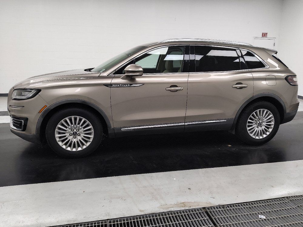 Used 2020 Lincoln Nautilus FWD image 2