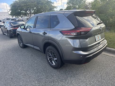 Used 2024 Nissan Rogue S FWD image 8