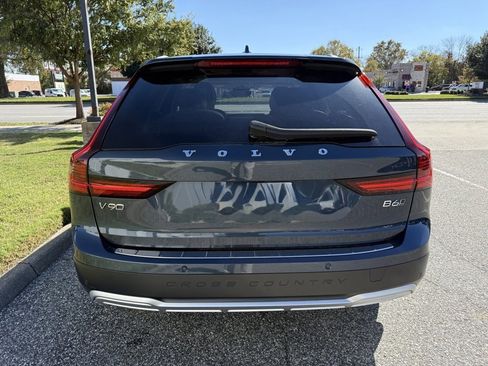 Certified 2024 Volvo V90 B6 Cross Country Ultimate image 10