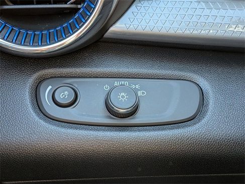 Used 2025 Chevrolet Trax LT image 18