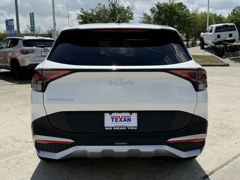 Used 2024 Kia Sportage LX image 6