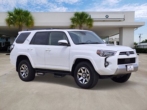 Used 2022 Toyota 4Runner TRD Off-Road Premium w/ Moonroof Package AWD/4WD image 3