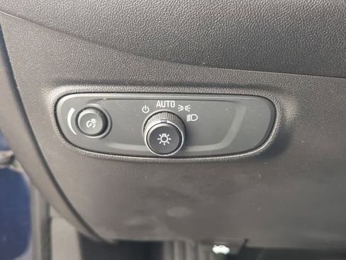 Used 2022 Chevrolet Equinox LS w/ LS Convenience Package FWD image 19